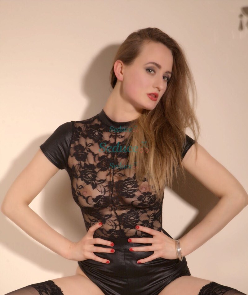 Photo escort girl Ella: the best escort service
