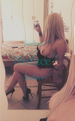 Photo escort girl Karolina: the best escort service