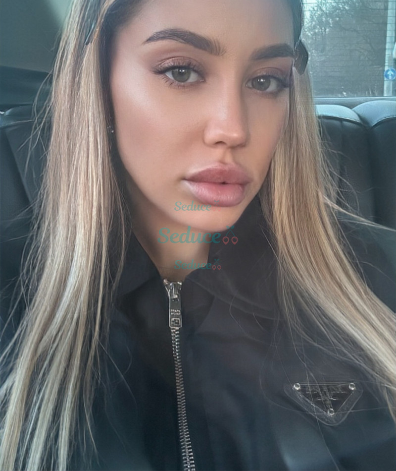 Photo escort girl ADRIANA : the best escort service