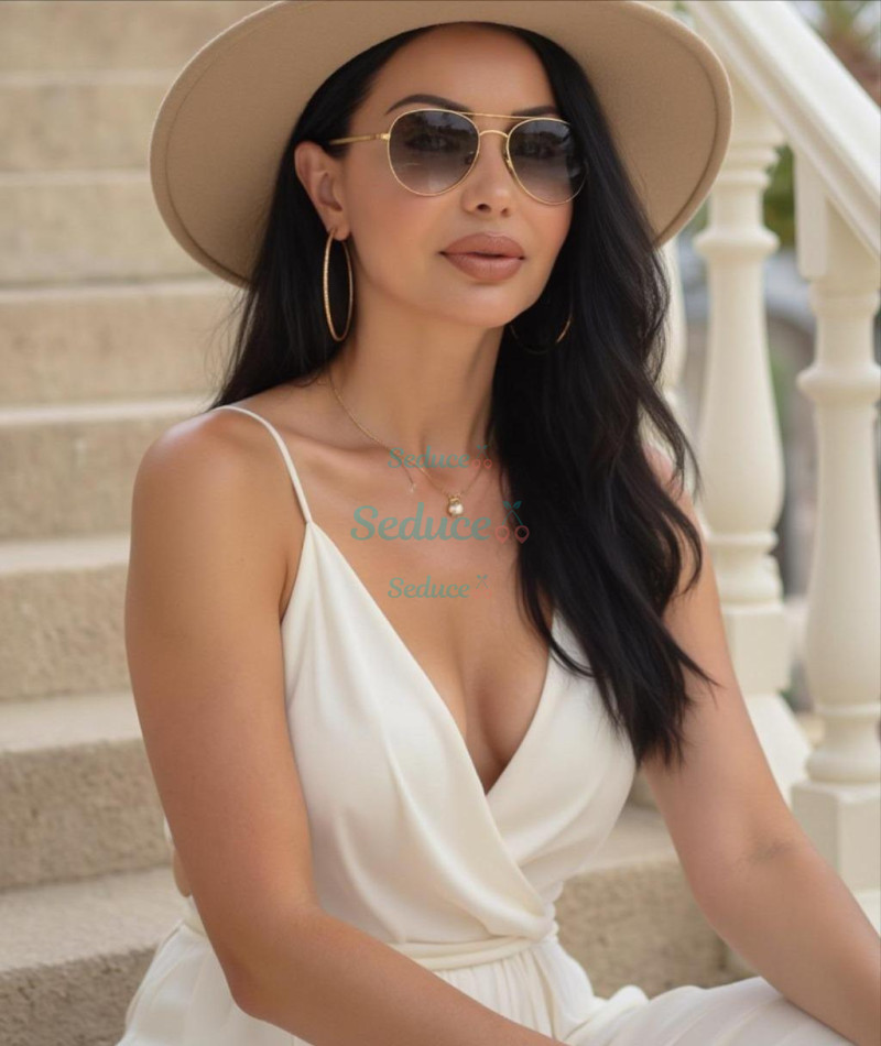 Photo escort girl Elite Emily: the best escort service