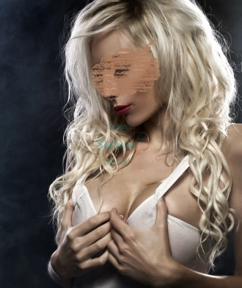 Photo escort girl Amina VIP: the best escort service