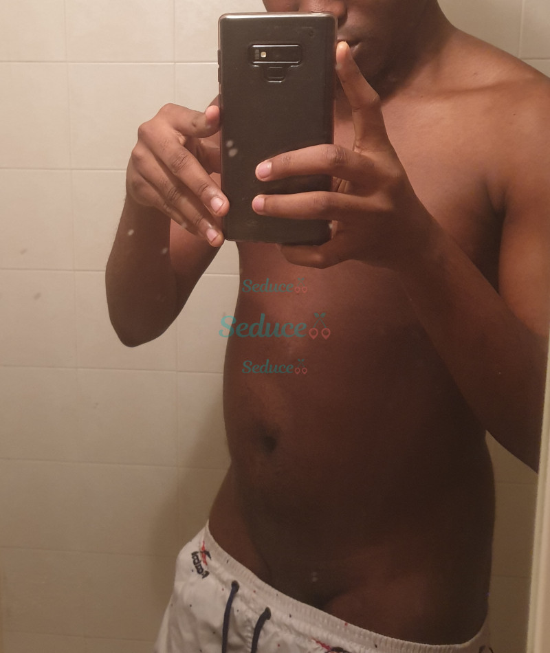 Photo escort girl Aaron: the best escort service