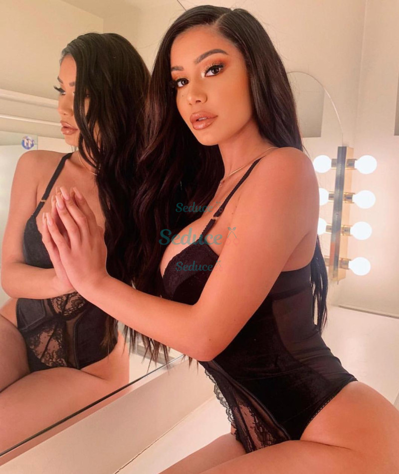 Photo escort girl Queensly: the best escort service