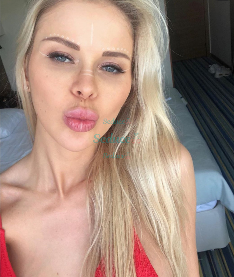 Photo escort girl Arina: the best escort service
