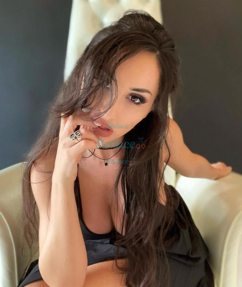 Photo escort girl Genesis clara: the best escort service