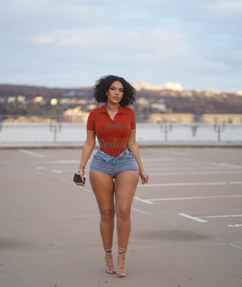 Photo escort girl pat: the best escort service