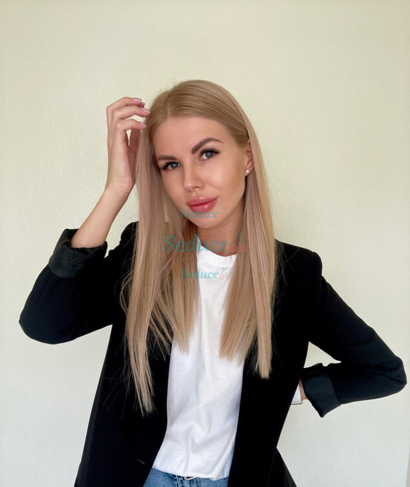 Photo escort girl Lola: the best escort service
