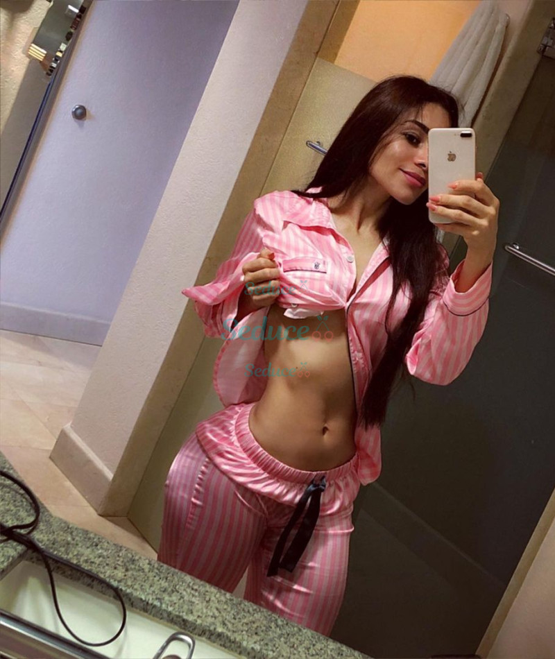 Photo escort girl Clarisse: the best escort service