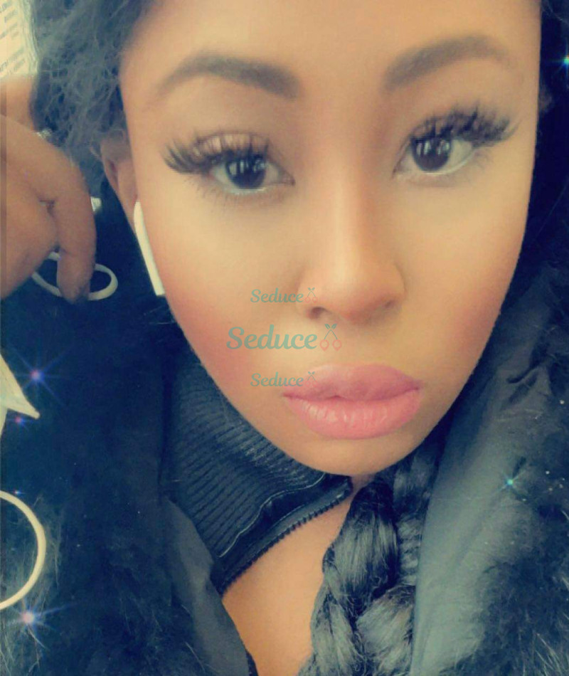 Photo escort girl leenah : the best escort service