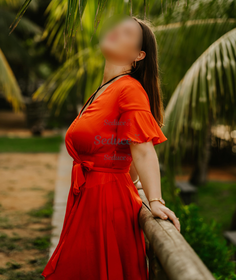 Photo escort girl Khloe roy: the best escort service