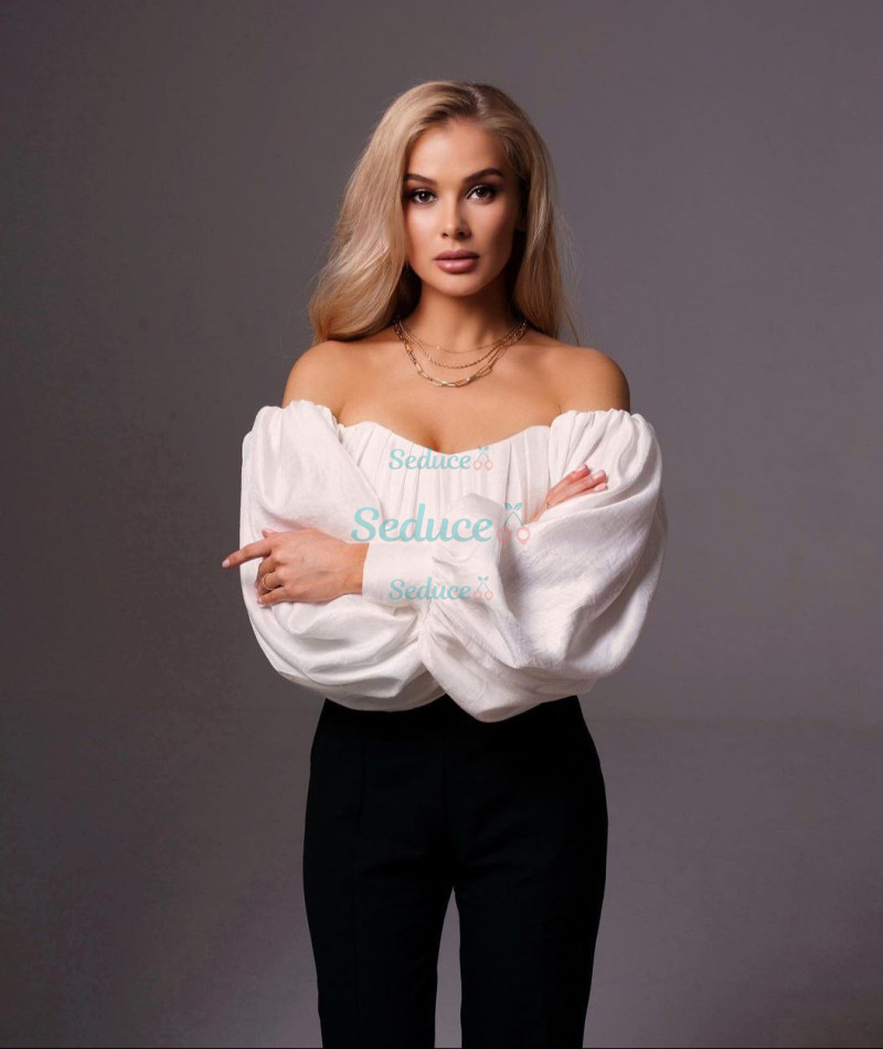 Photo escort girl Miya: the best escort service