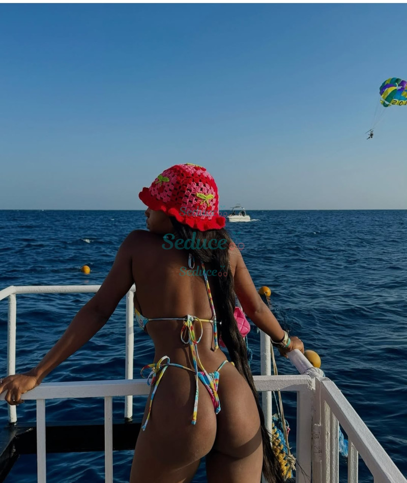 Photo escort girl Flora : the best escort service