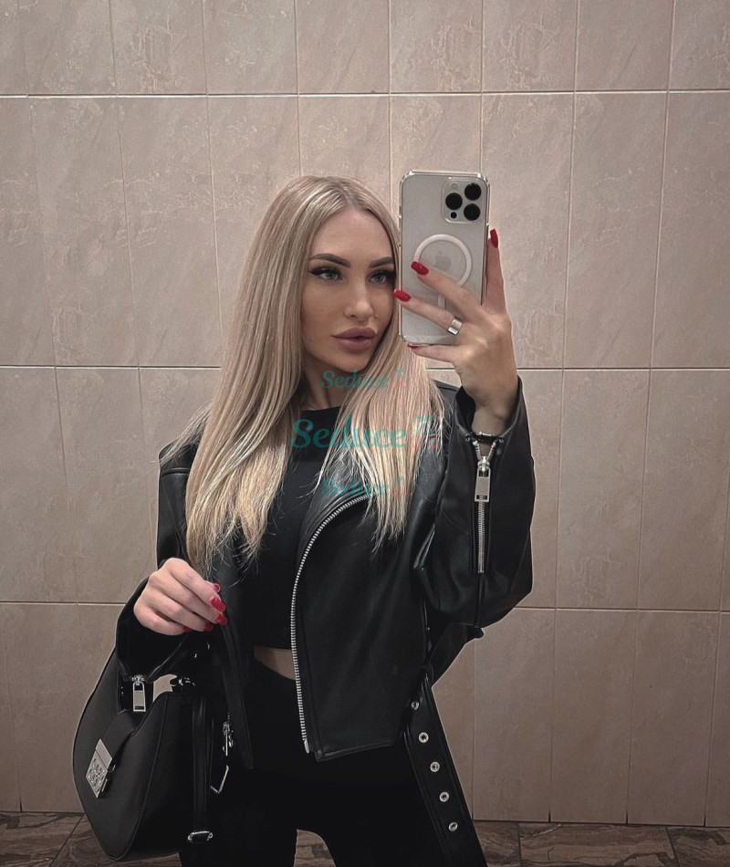 Photo escort girl Karina: the best escort service