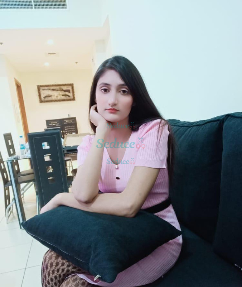 Photo escort girl Arohi Sharma: the best escort service