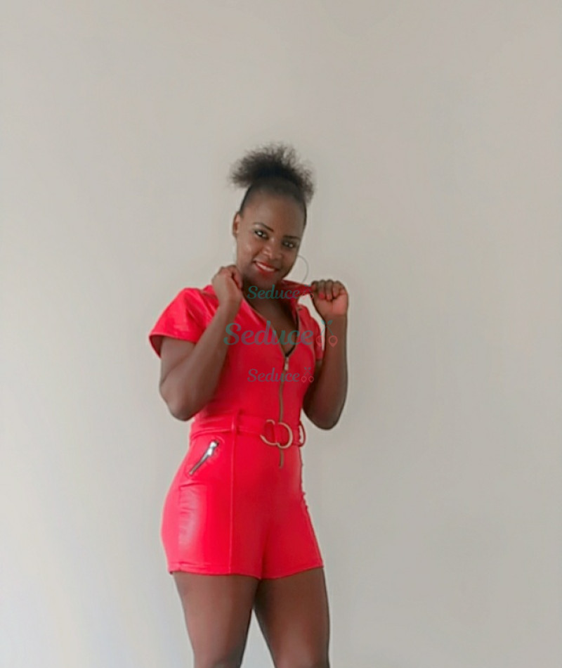 Photo escort girl Ella : the best escort service