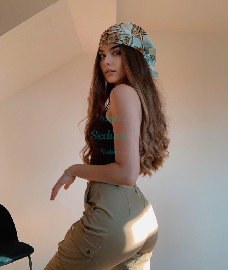 Photo escort girl Lari: the best escort service