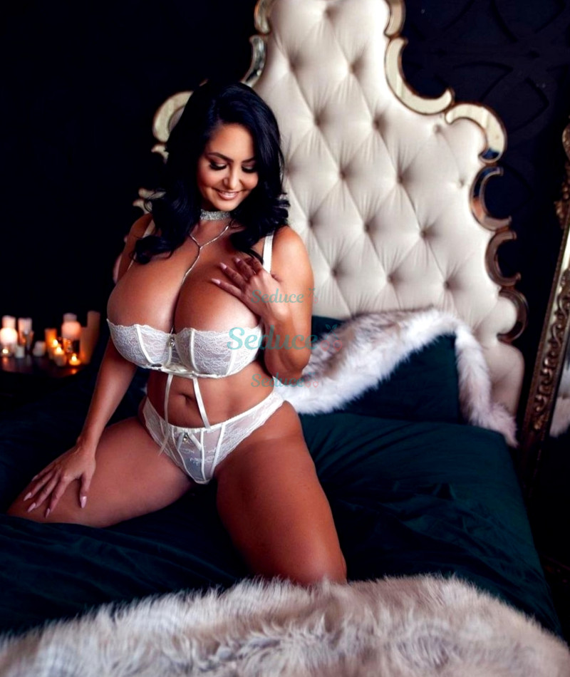 Photo escort girl Ramina: the best escort service