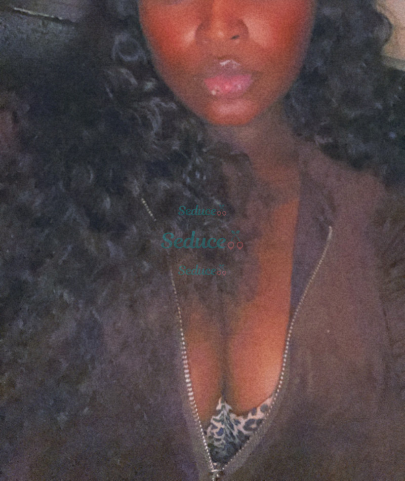 Photo escort girl Khloe: the best escort service
