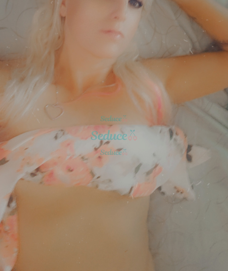 Photo escort girl Peachiz: the best escort service