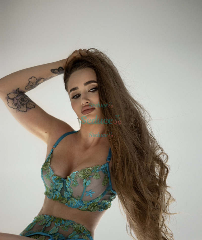 Photo escort girl Nora Teen: the best escort service