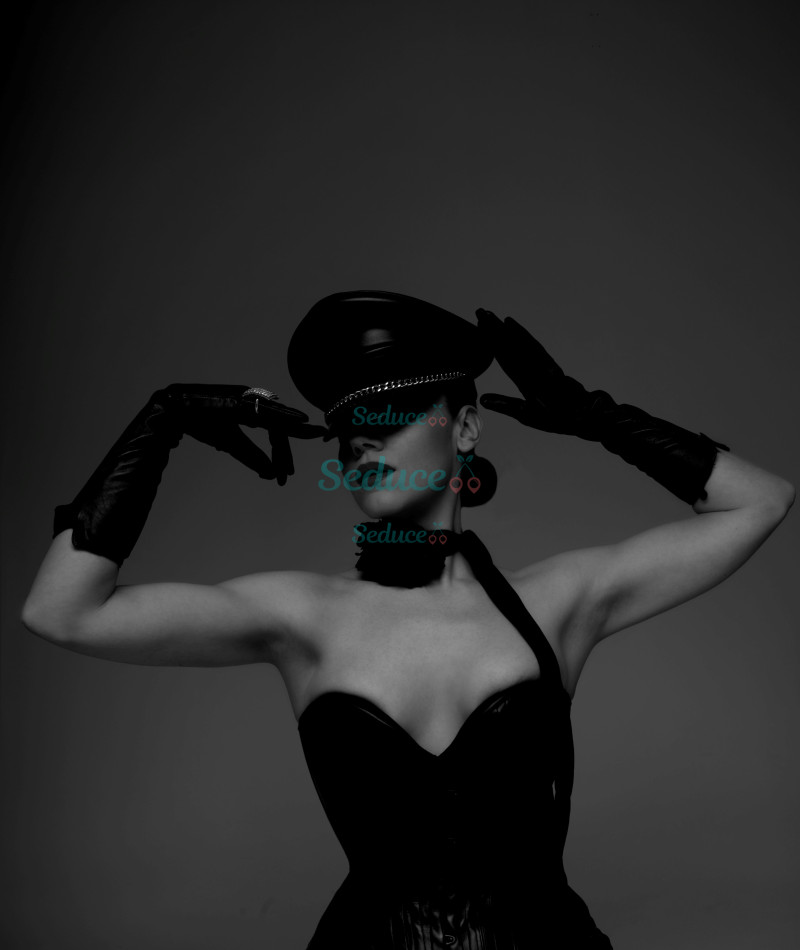 Photo escort girl Mistress Africa: the best escort service