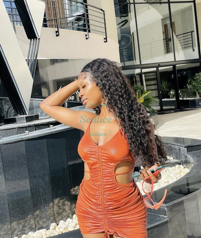 Photo escort girl Favour : the best escort service