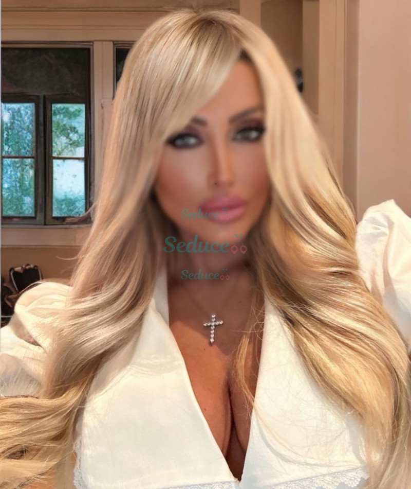 Photo escort girl Lilliana Moore: the best escort service