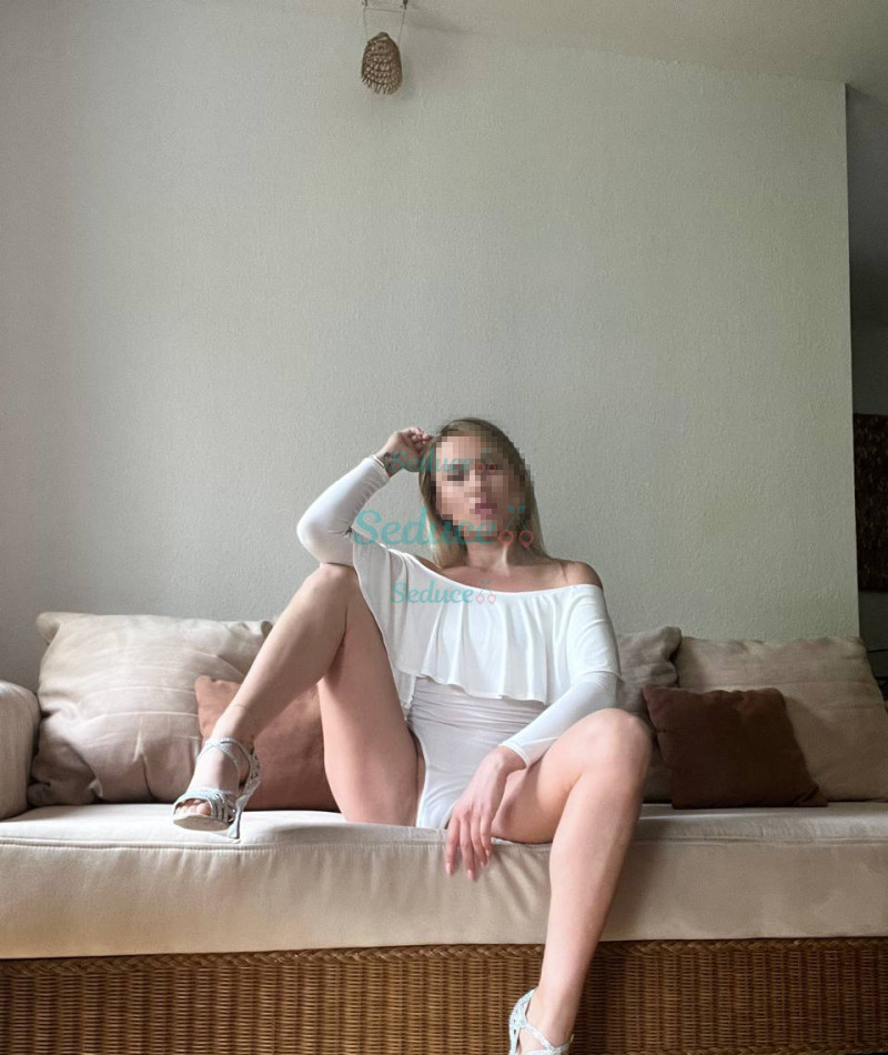 Photo escort girl Abella ChaseQ: the best escort service