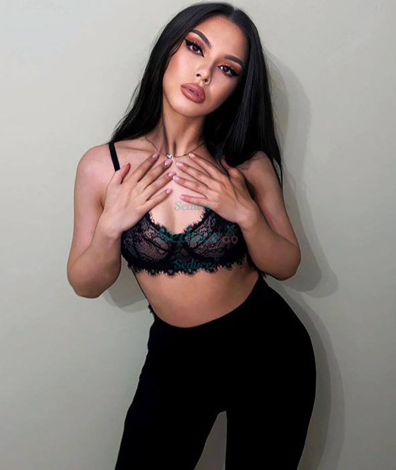 Photo escort girl Phoebe: the best escort service