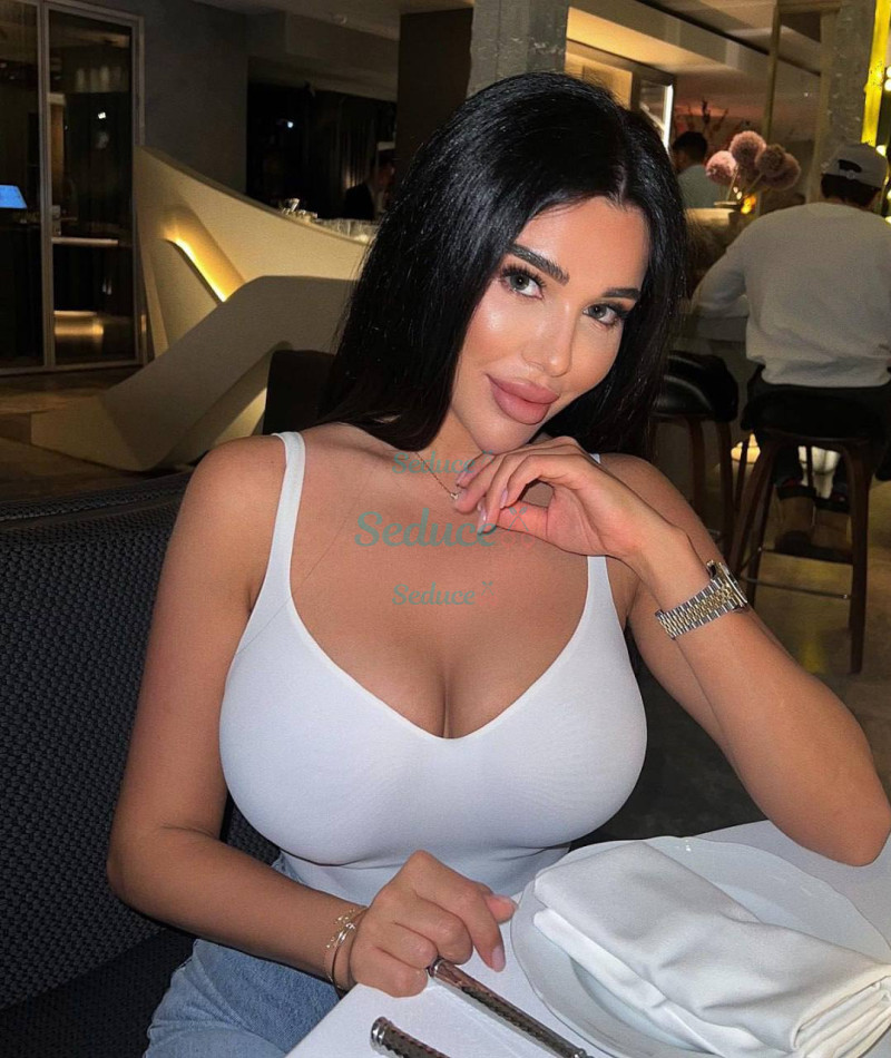 Photo escort girl Alina Lina: the best escort service