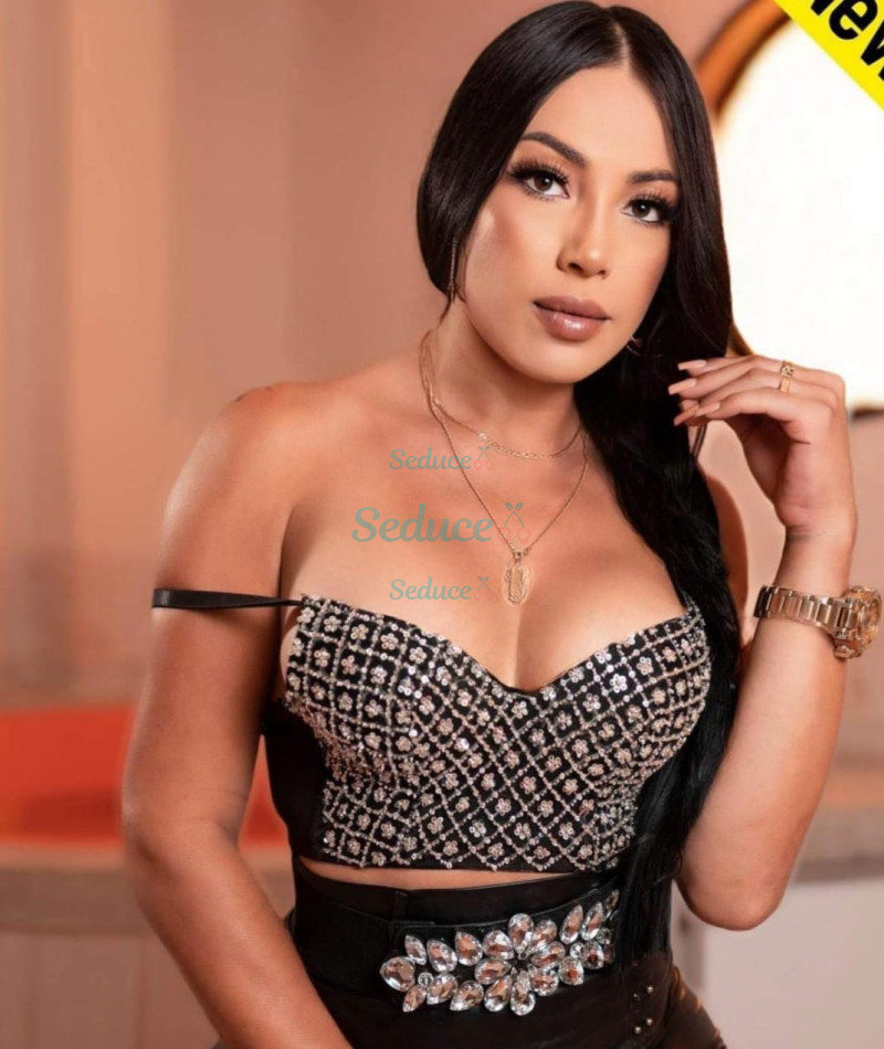 Photo escort girl Charlotte : the best escort service