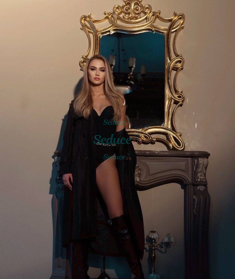 Photo escort girl Ashley: the best escort service