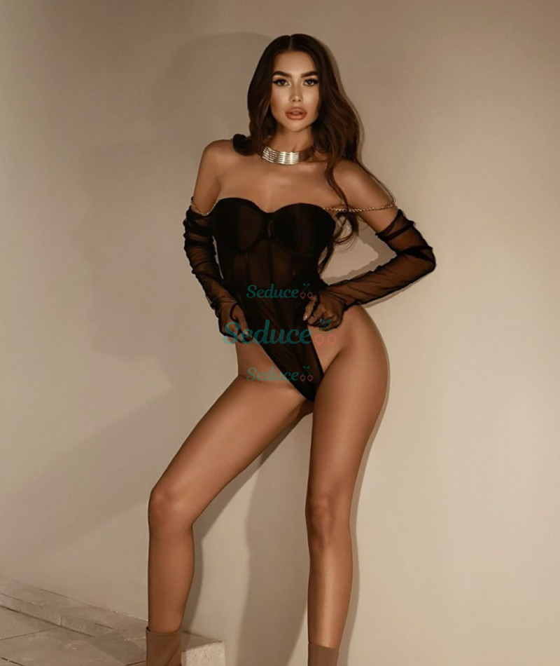 Photo escort girl Amina: the best escort service