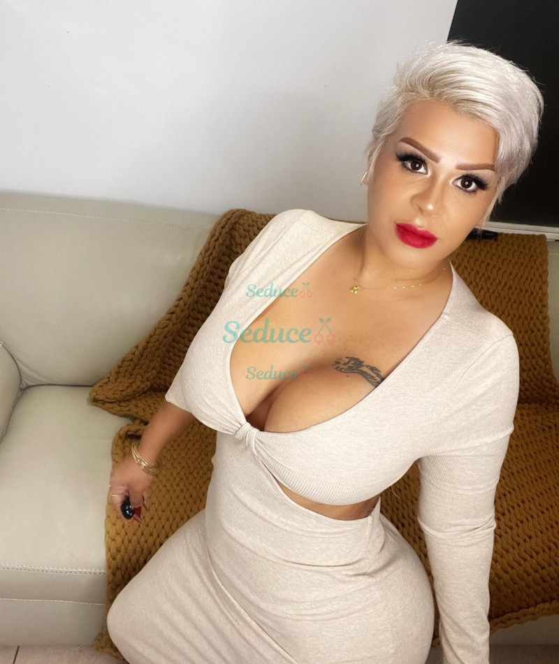 Photo escort girl Alvine: the best escort service