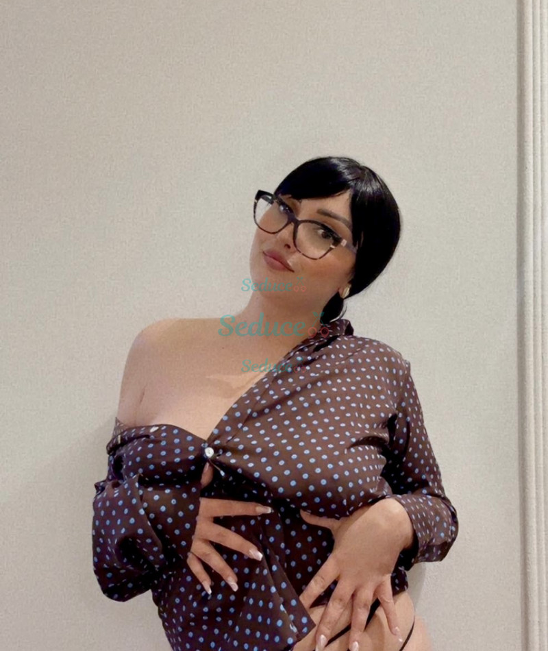 Photo escort girl Catalleya: the best escort service