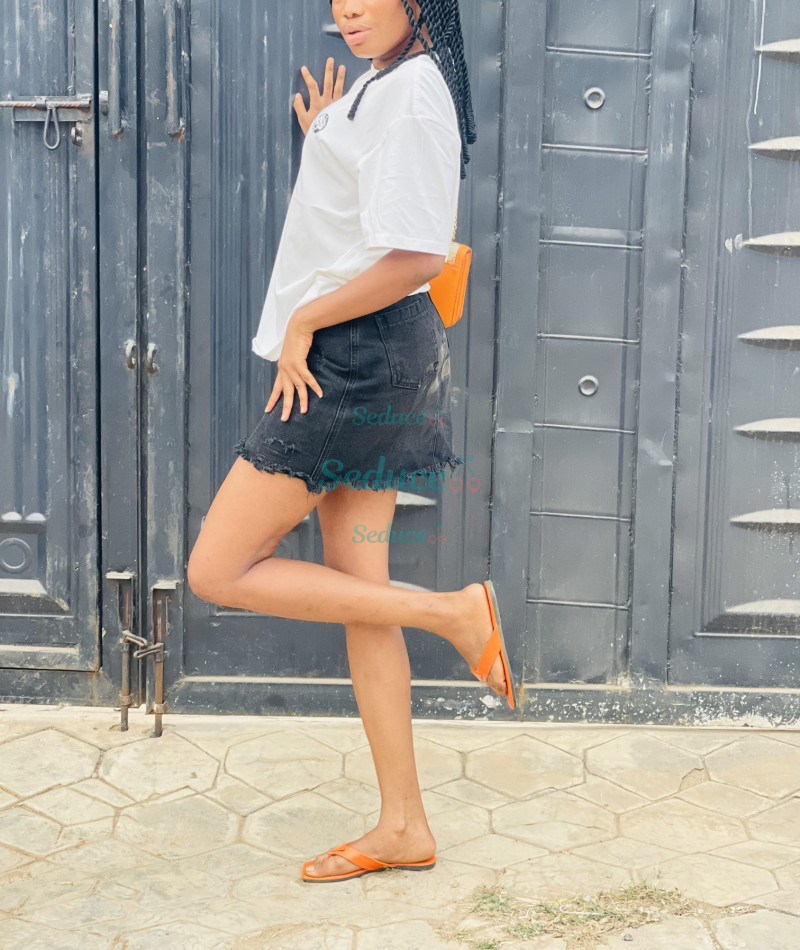 Photo escort girl Toyo: the best escort service