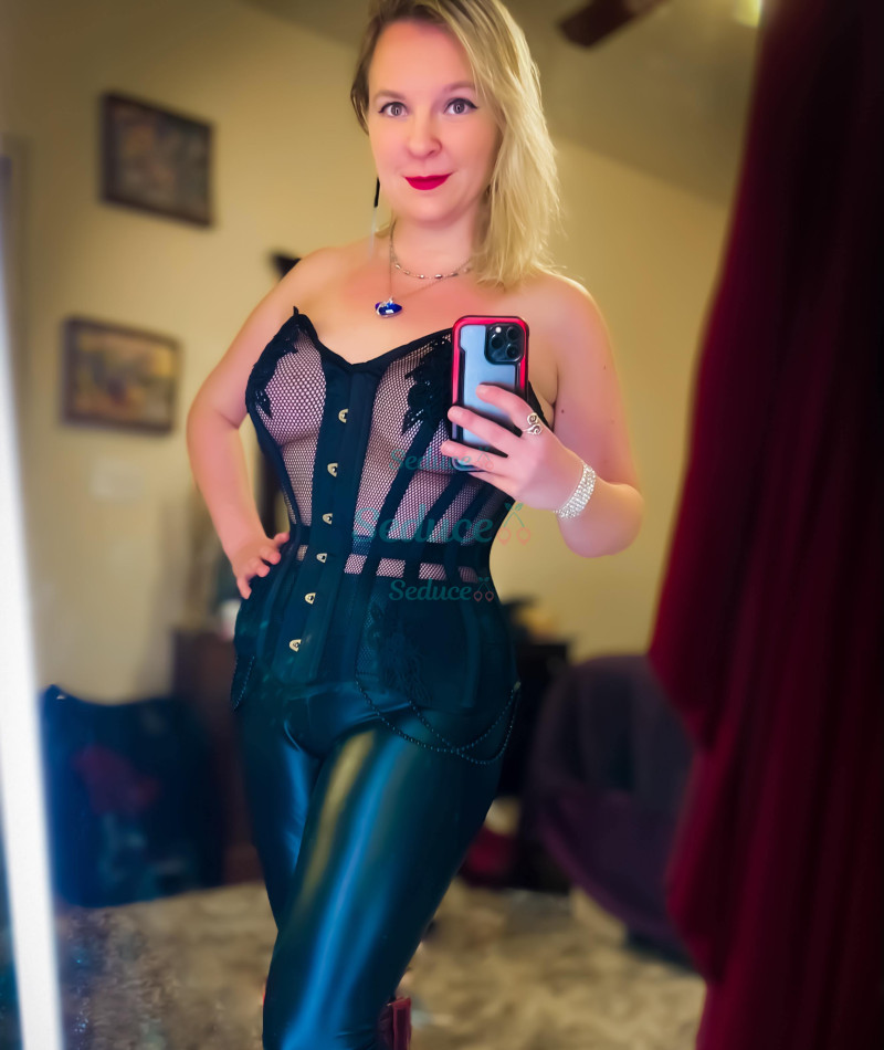Photo escort girl Samantha: the best escort service