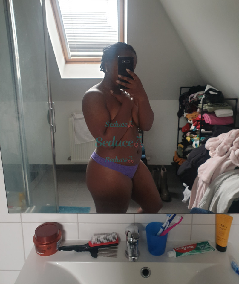 Photo escort girl Lizzie: the best escort service