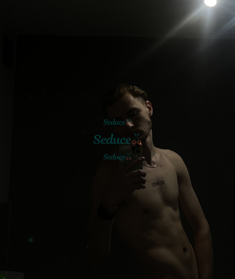 Photo escort girl Robert: the best escort service