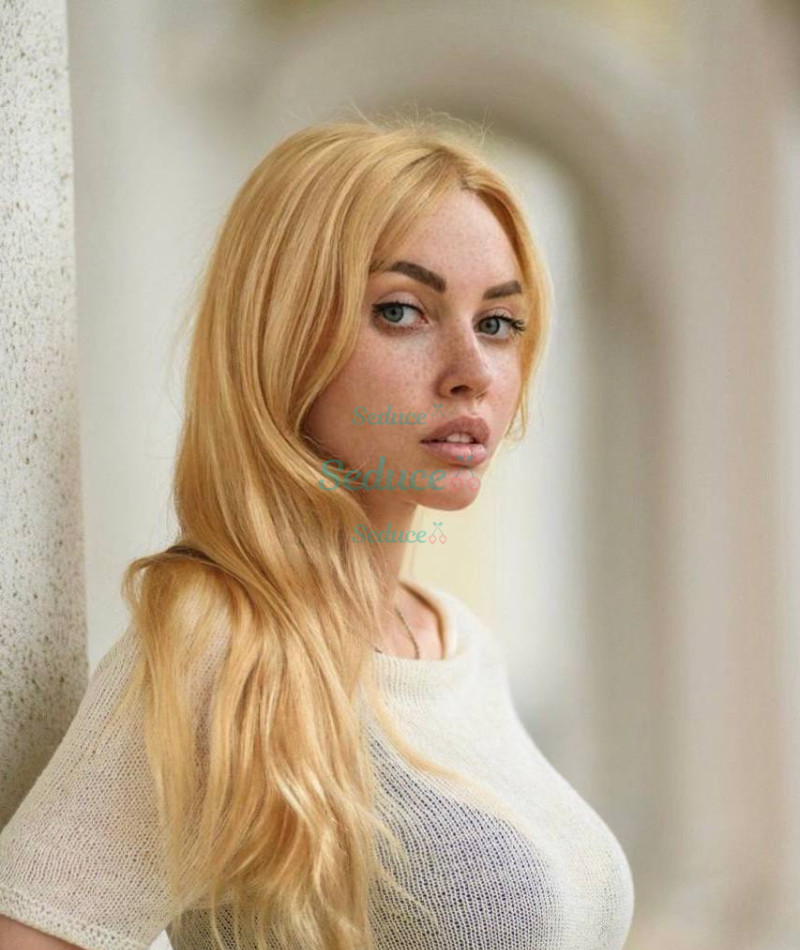 Photo escort girl Alena Simonova : the best escort service