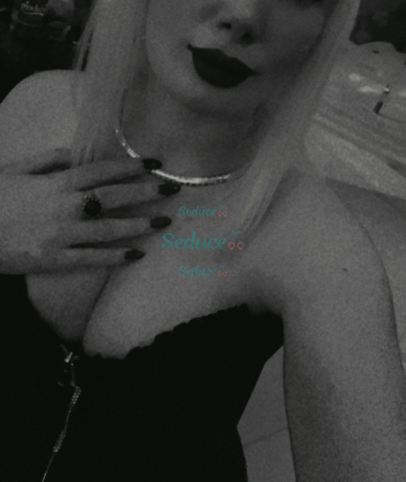 Photo escort girl Hira: the best escort service