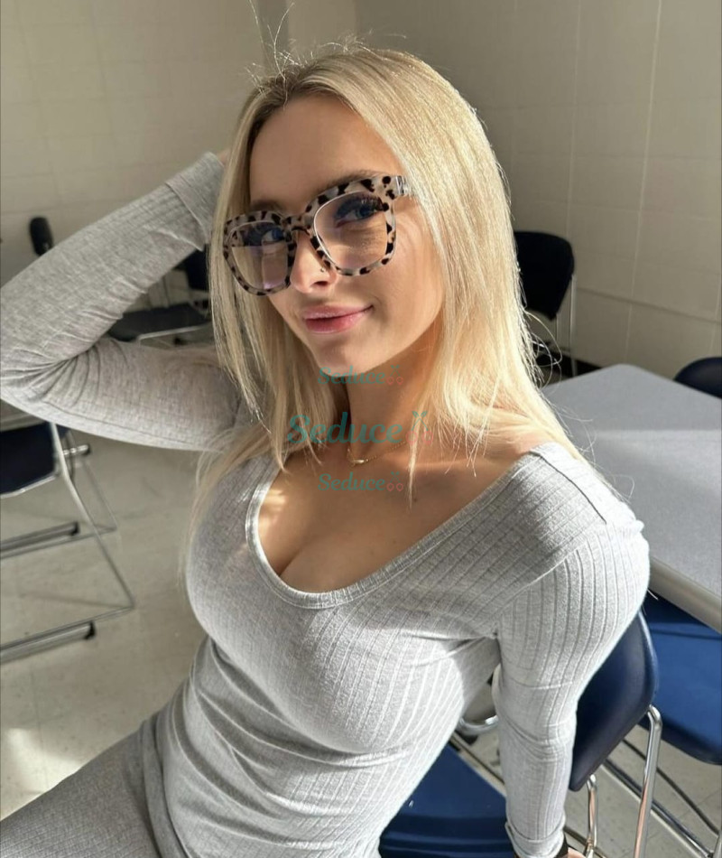 Photo escort girl Selvane: the best escort service