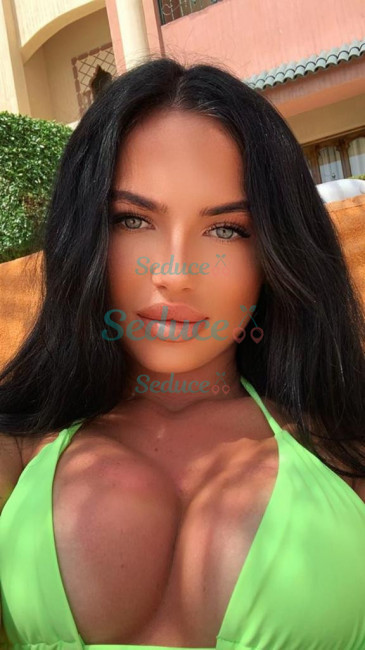 Photo escort girl Rihanna: the best escort service