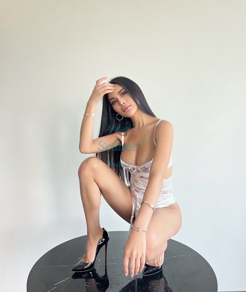 Photo escort girl Emma doll: the best escort service