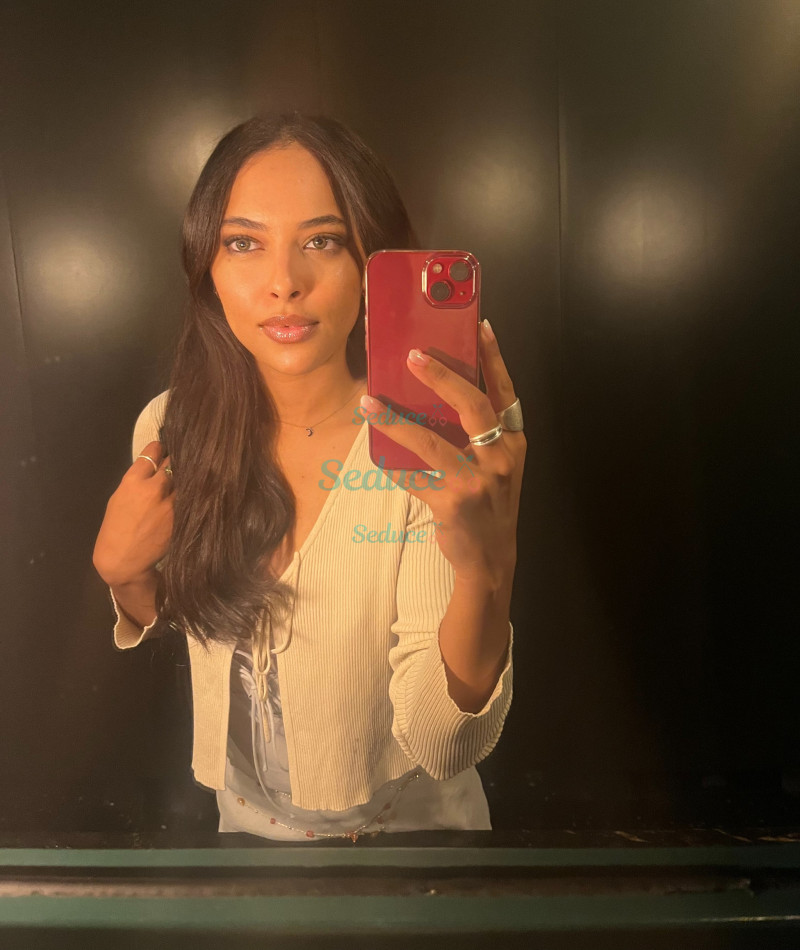Photo escort girl Auri: the best escort service
