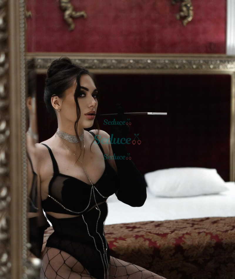 Photo escort girl Amina: the best escort service