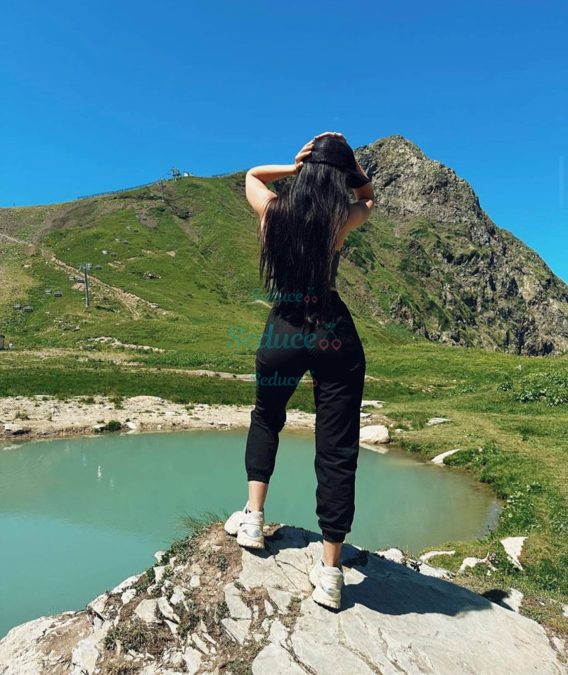 Photo escort girl Ahsen: the best escort service