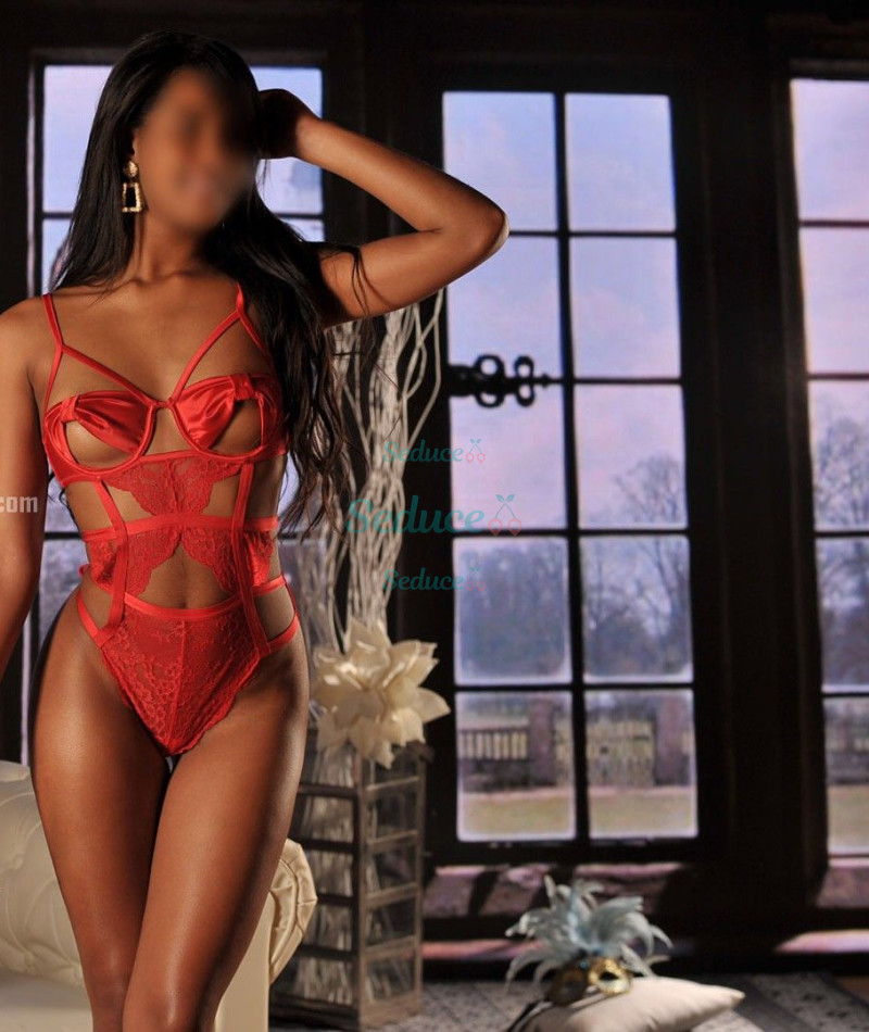 Photo escort girl Lara Sanchez: the best escort service