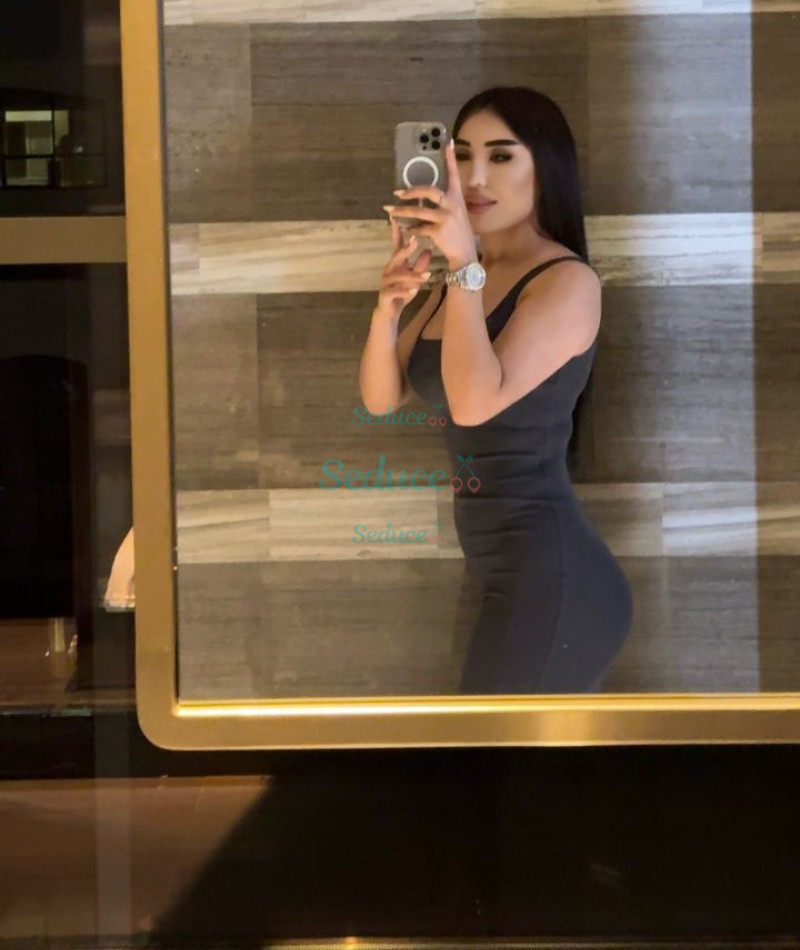 Photo escort girl Almira: the best escort service