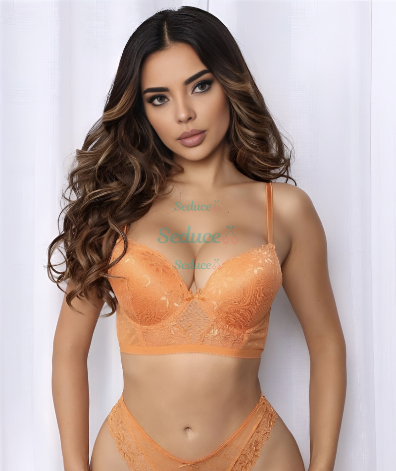 Photo escort girl Arianna: the best escort service